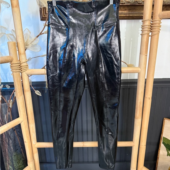 SPANX Faux Patent Leather Leggings ~ Size Medium ๐๐ - Picture 2 of 8